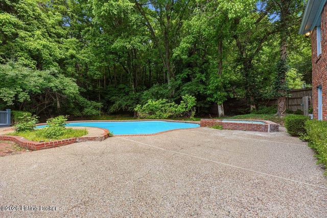 1904 Charbdin Pl, Louisville, KY 40207