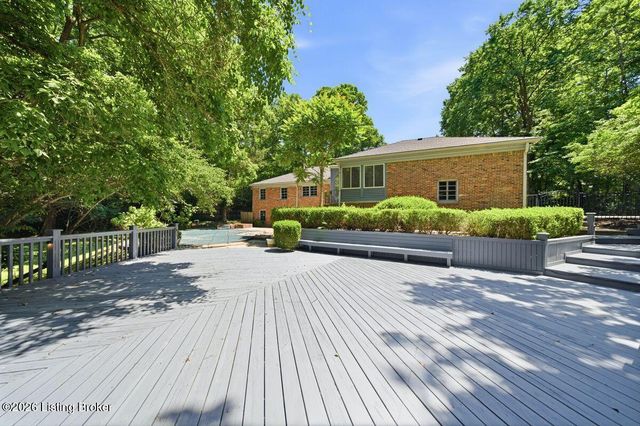 1904 Charbdin Pl, Louisville, KY 40207