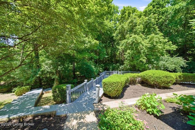 1904 Charbdin Pl, Louisville, KY 40207