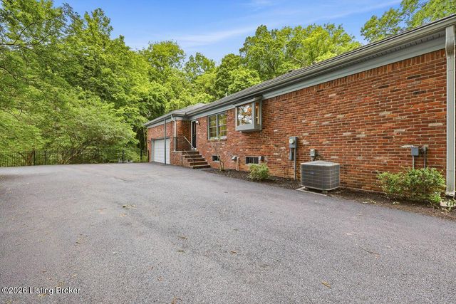 1904 Charbdin Pl, Louisville, KY 40207