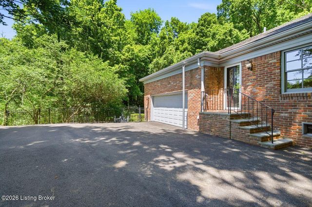 1904 Charbdin Pl, Louisville, KY 40207