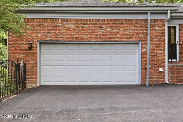 1904 Charbdin Pl, Louisville, KY 40207