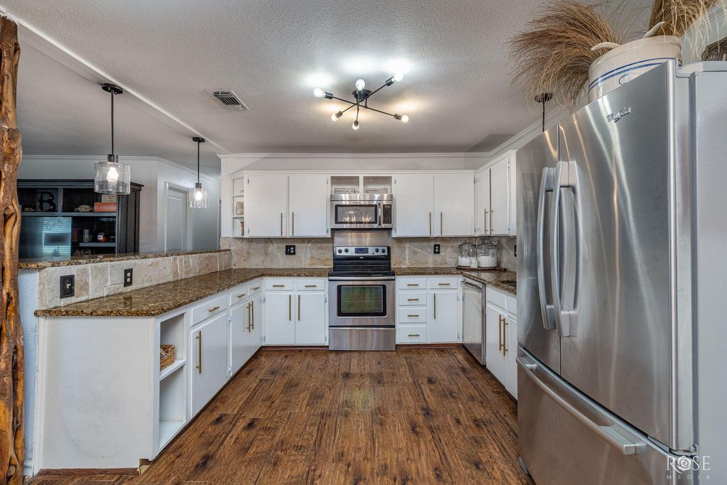 Image 12 of property listing at 6825 Hawk Avenue, San Angelo, TX 76905