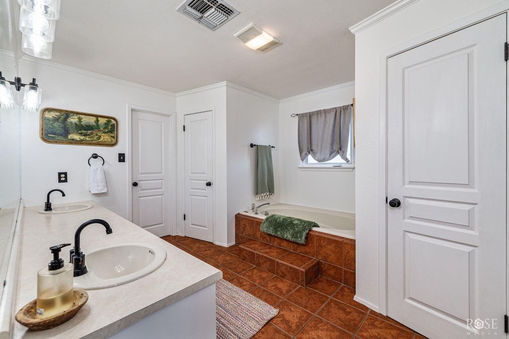 Image 17 of property listing at 6825 Hawk Avenue, San Angelo, TX 76905