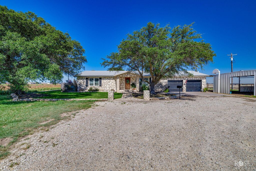Image 2 of property listing at 6825 Hawk Avenue, San Angelo, TX 76905