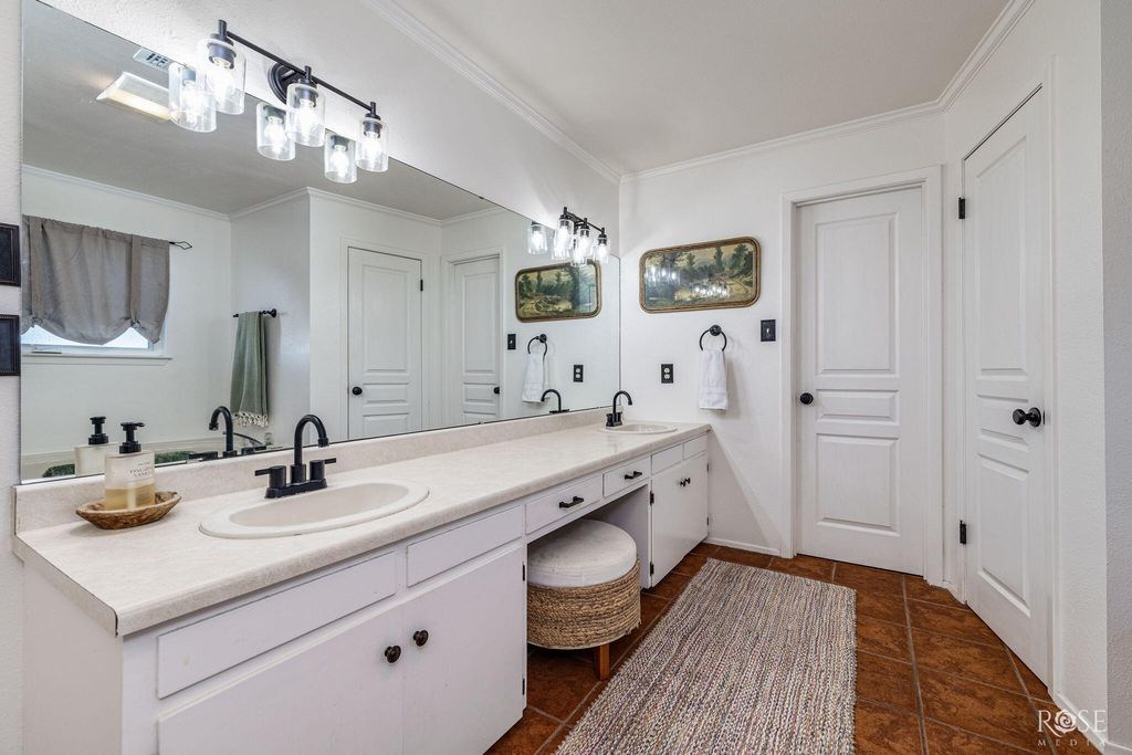 Image 20 of property listing at 6825 Hawk Avenue, San Angelo, TX 76905