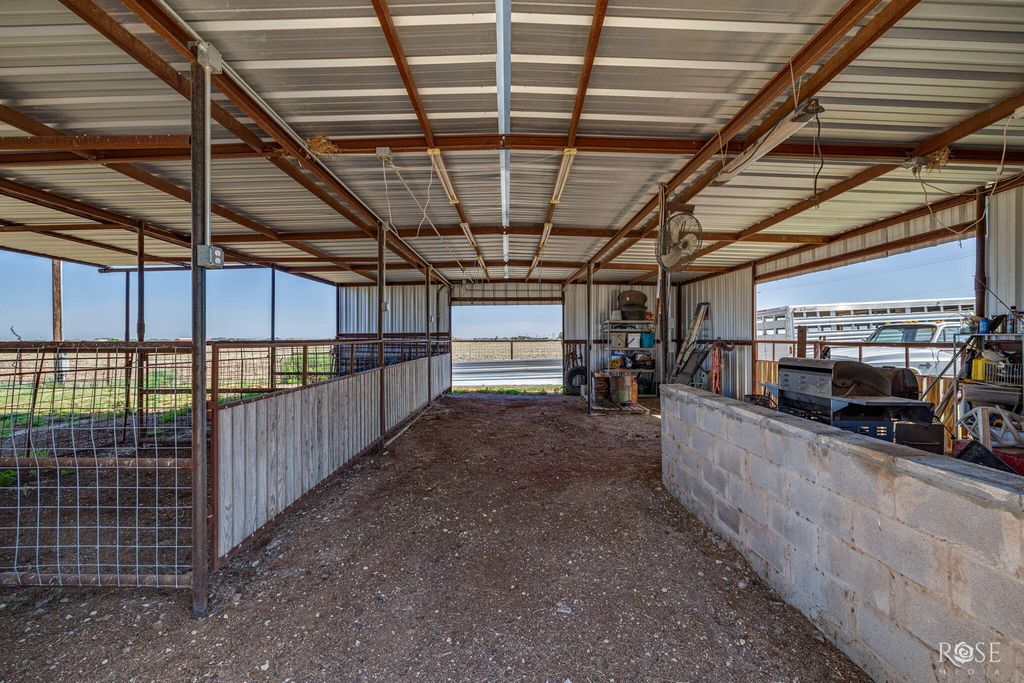 Image 37 of property listing at 6825 Hawk Avenue, San Angelo, TX 76905