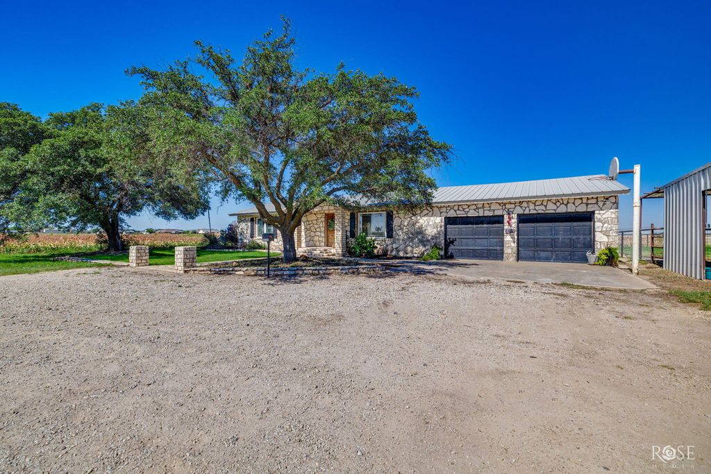 Image 5 of property listing at 6825 Hawk Avenue, San Angelo, TX 76905