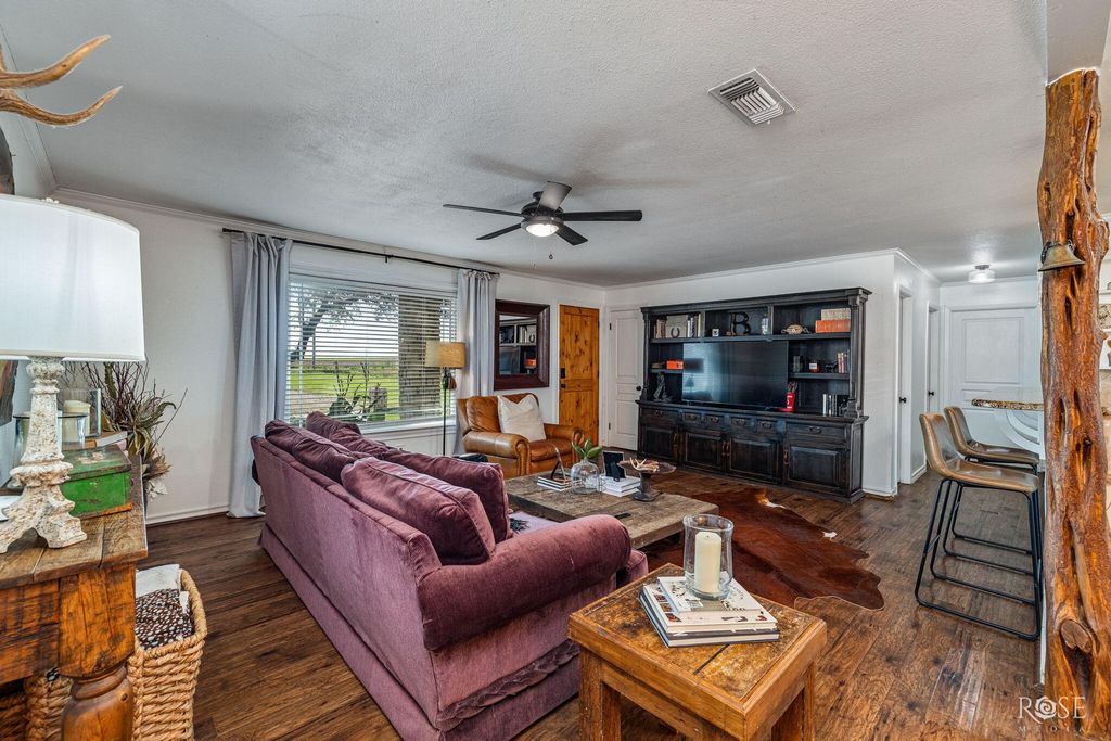 Image 8 of property listing at 6825 Hawk Avenue, San Angelo, TX 76905