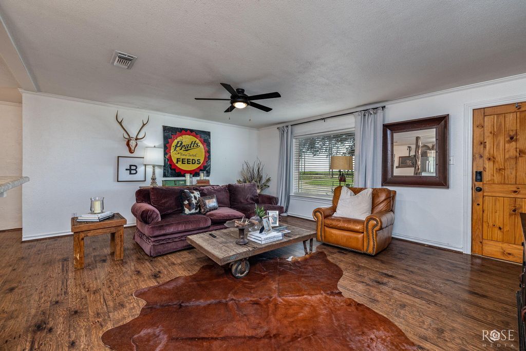 Image 9 of property listing at 6825 Hawk Avenue, San Angelo, TX 76905