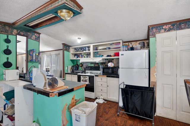 428 Kelly Fork Road, Hazard, KY 41701