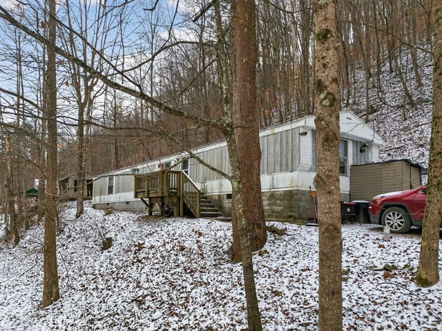 428 Kelly Fork Road, Hazard, KY 41701