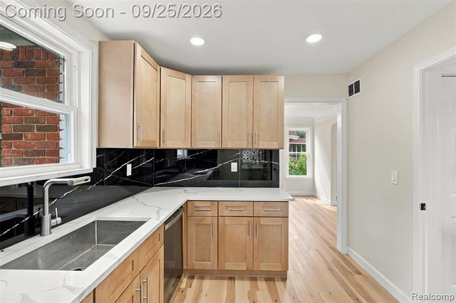 15760 Oakfield Street, Detroit, MI 48227