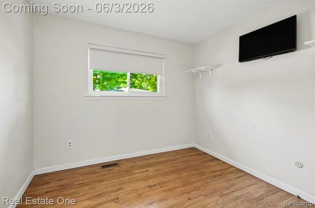 28460 Bradner Drive, Warren, MI 48088