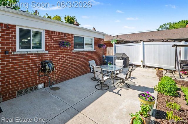 28460 Bradner Drive, Warren, MI 48088