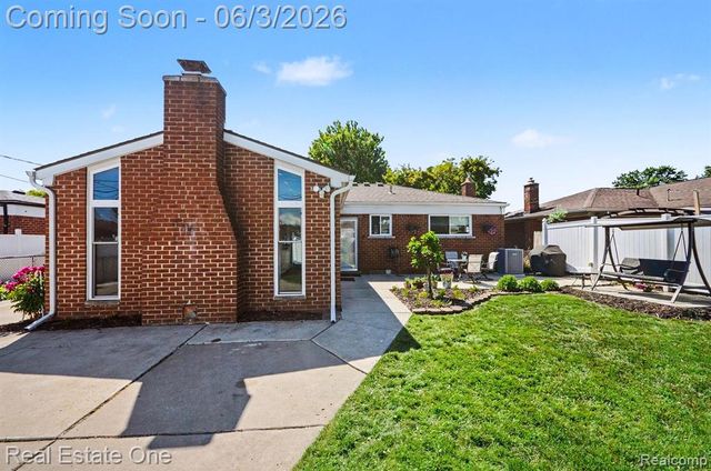 28460 Bradner Drive, Warren, MI 48088