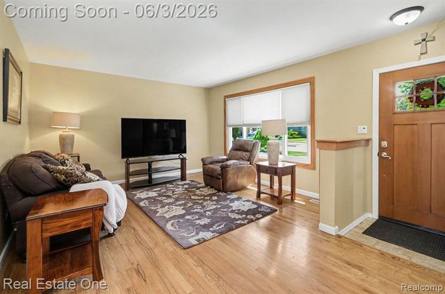 28460 Bradner Drive, Warren, MI 48088