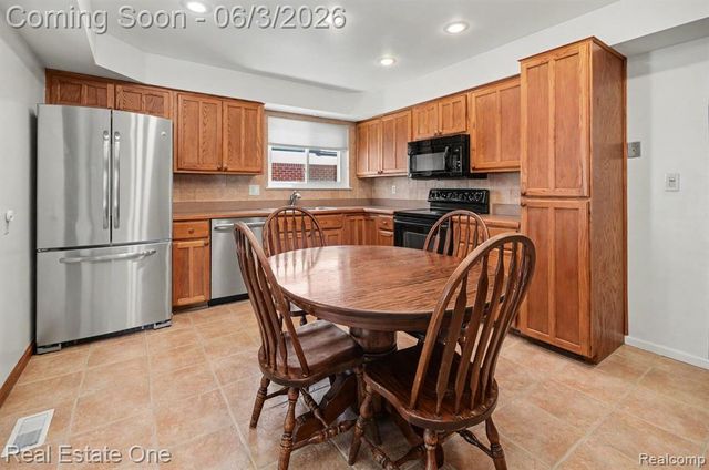 28460 Bradner Drive, Warren, MI 48088