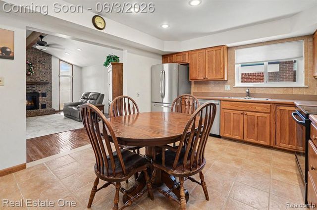 28460 Bradner Drive, Warren, MI 48088