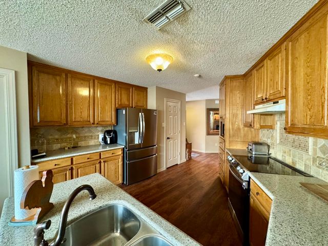 1015 Deer Park Ct., Longview, TX 75604