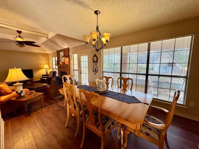 1015 Deer Park Ct., Longview, TX 75604