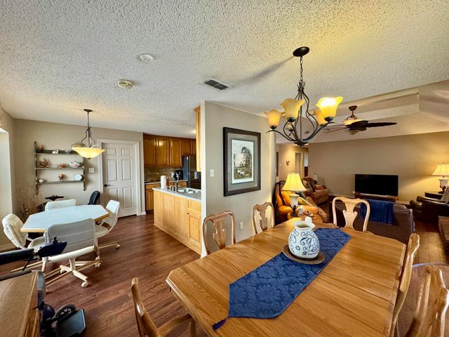 1015 Deer Park Ct., Longview, TX 75604