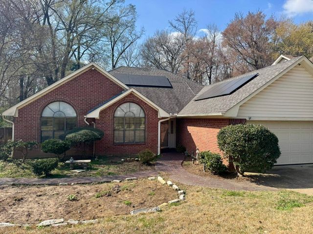 1015 Deer Park Ct., Longview, TX 75604