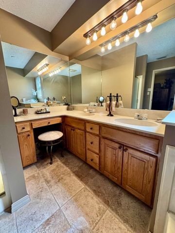 1015 Deer Park Ct., Longview, TX 75604