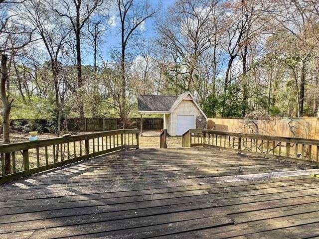 1015 Deer Park Ct., Longview, TX 75604