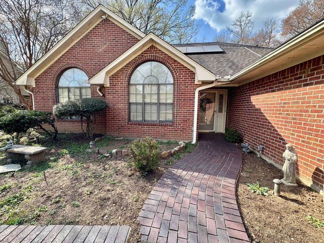 1015 Deer Park Ct., Longview, TX 75604