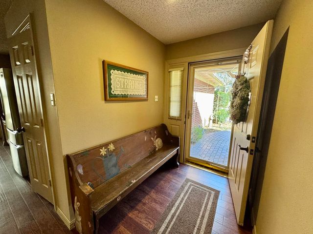 1015 Deer Park Ct., Longview, TX 75604