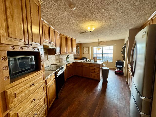 1015 Deer Park Ct., Longview, TX 75604