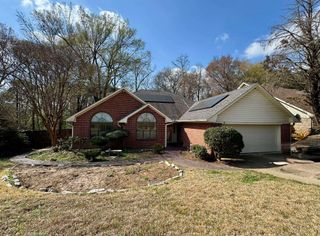 1015 Deer Park Ct., Longview, TX 75604