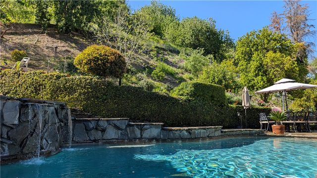 20224 Chapter, Woodland Hills, CA 91364