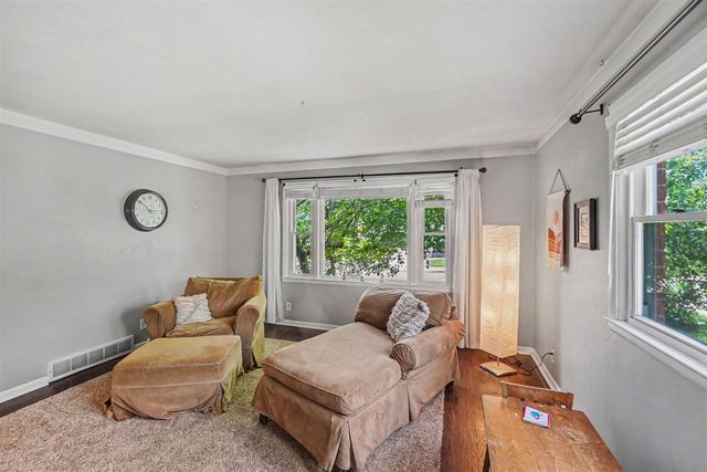 37 W Garfield Avenue, Zeeland, MI 49464