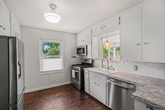 37 W Garfield Avenue, Zeeland, MI 49464