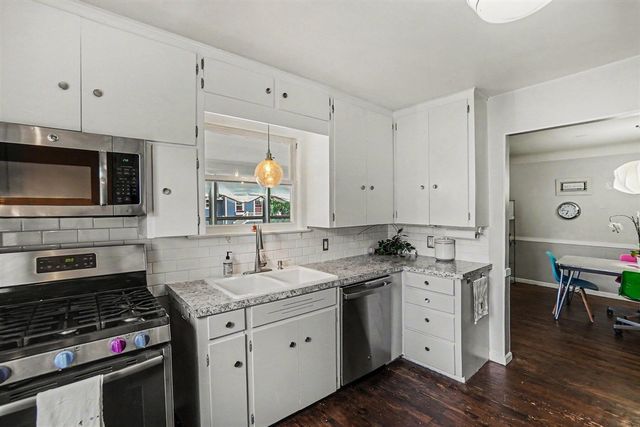 37 W Garfield Avenue, Zeeland, MI 49464