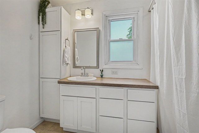 37 W Garfield Avenue, Zeeland, MI 49464