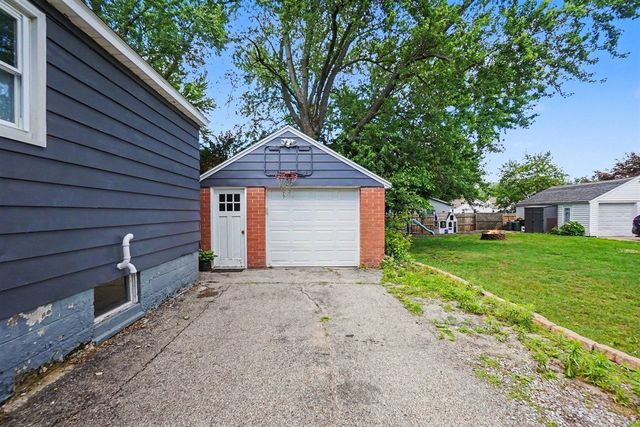 37 W Garfield Avenue, Zeeland, MI 49464