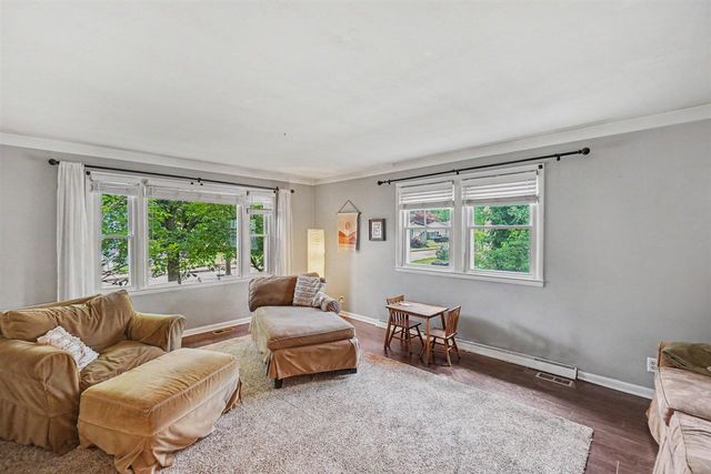 37 W Garfield Avenue, Zeeland, MI 49464