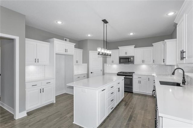 11117 N Bristol Avenue, Kansas City, MO 64156