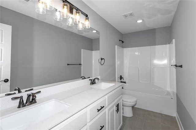 11117 N Bristol Avenue, Kansas City, MO 64156