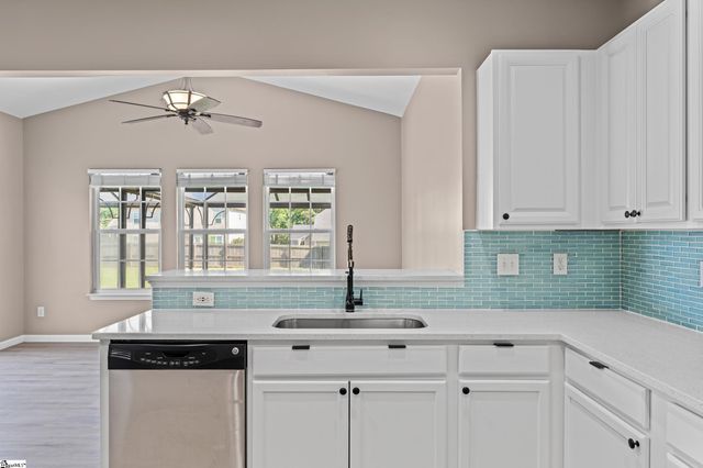424 Sweeny Court, Boiling Springs, SC 29316