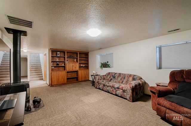 525 Donna Drive, Nampa, ID 83686