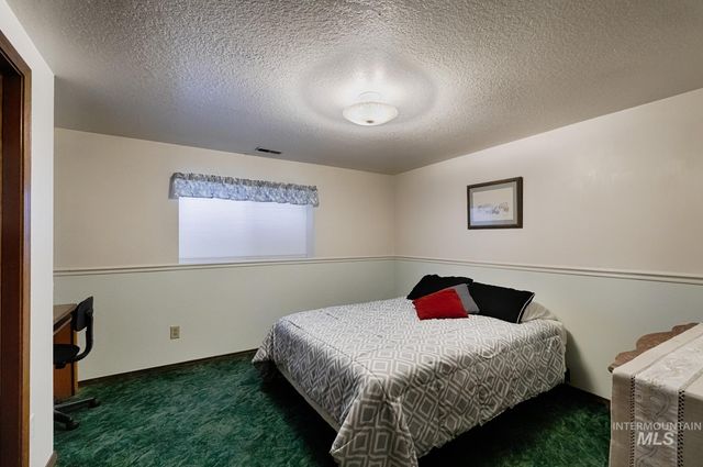 525 Donna Drive, Nampa, ID 83686