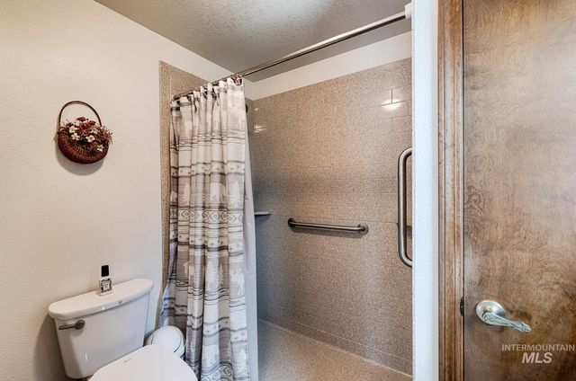 525 Donna Drive, Nampa, ID 83686