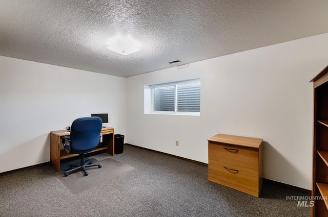 525 Donna Drive, Nampa, ID 83686