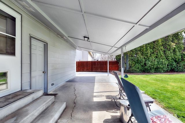 525 Donna Drive, Nampa, ID 83686