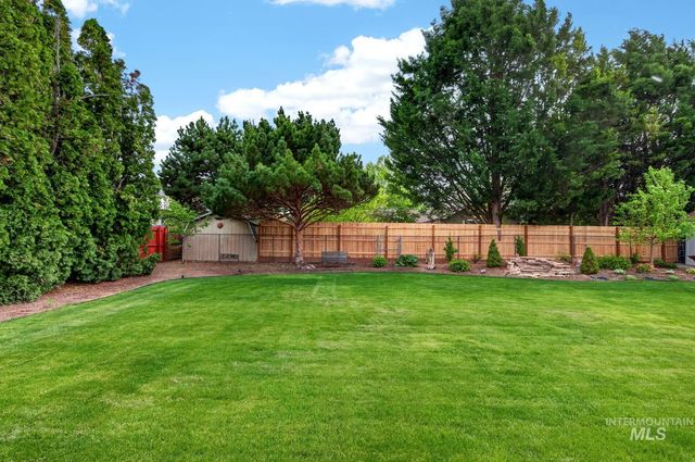 525 Donna Drive, Nampa, ID 83686