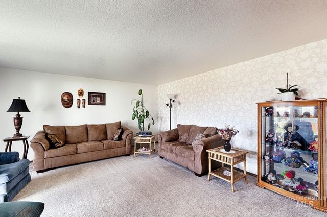 525 Donna Drive, Nampa, ID 83686